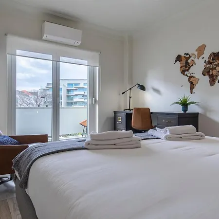 Glamorous 2bdr By Lovelystay