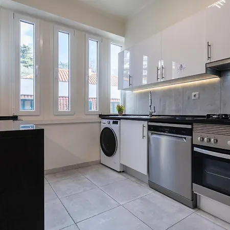 Glamorous 2bdr By Lovelystay Апартаменти