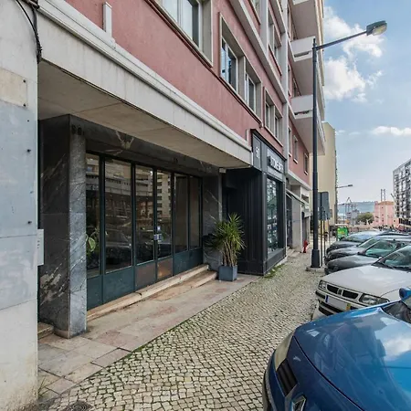 Апартаменти Glamorous 2bdr By Lovelystay