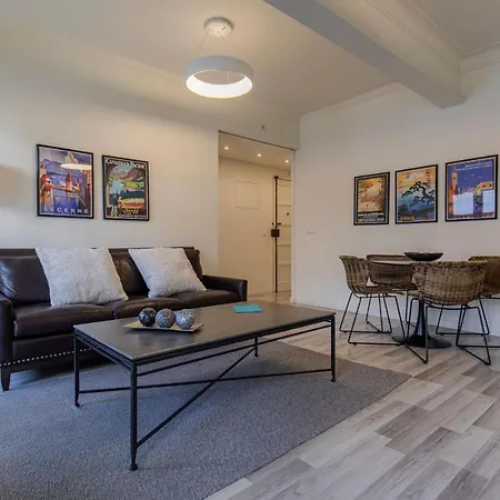 Glamorous 2bdr By Lovelystay